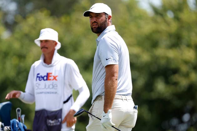 MEMPHIS, TN - AUGUST 15: Scottie Scheffler of the United States watches his tee shot on No. 9 during the third round of the FedEx St. Jude Championship, August 15, 2026, at TPC Southwind in Memphis, Tennessee. (Photo by Matthew Maxey Icon Sportswire) GOLF: AUG 15 PGA, Golf Herren FedEx St. Jude Championship EDITORIAL USE ONLY Icon260815062
