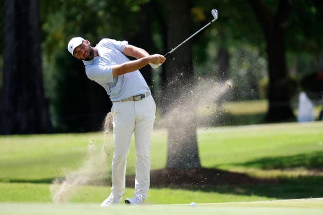 MEMPHIS, TN - AUGUST 15: Scottie Scheffler of the United States hits his approach shot from the No. 9 fairway during the third round of the FedEx St. Jude Championship, August 15, 2026, at TPC Southwind in Memphis, Tennessee. (Photo by Matthew Maxey Icon Sportswire) GOLF: AUG 15 PGA, Golf Herren FedEx St. Jude Championship EDITORIAL USE ONLY Icon260815063