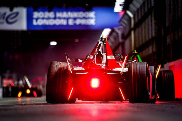 2026 FORMULA E LONDON ePRIX 01 ROWLAND Oliver (gbr), Nissan Formula E Team, Nissan e-4ORCE 05, action during the London ePrix, 16th and 17th round of the 2025-26 ABB FIA Formula E World Championship, WM, Weltmeisterschaft on the ExCel London Circuit from August 14 to 16, 2026 in London, United Kingdom - LondonUnited Kingdom  Copyright: xPauloxMariax