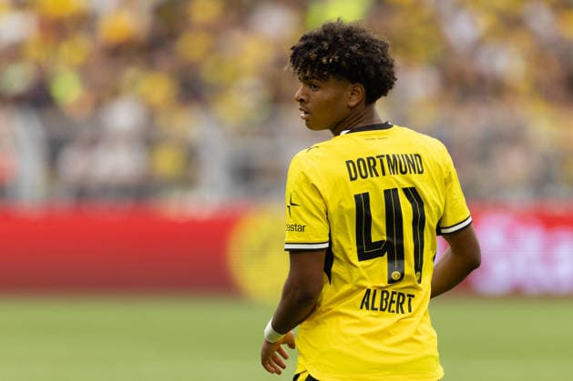 Dortmund, Germany, 15.08.26, Mathis Albert (Borussia Dortmund) guckt waehrend des Testspiels zwischen Borussia Dortmund - AS Rom im Signal Iduna Park in Dortmund. (Photo by Joachim Bywaletz) DFB DFL REGULATIONS PROHIBIT ANY USE OF PHOTOGRAPHS AS IMAGE SEQUENCES AND OR QUASI-VIDEO. *** Dortmund, Germany, August 15, 2026, Mathis Albert of Borussia Dortmund watches during the friendly match between Borussia Dortmund and AS Roma at Signal Iduna Park in Dortmund. Photo by Joachim Bywaletz. DFB and DFL regulations prohibit any use of photographs as image sequences and or quasi-video. Copyright: JoachimxBywaletz xJB-Sportfoto