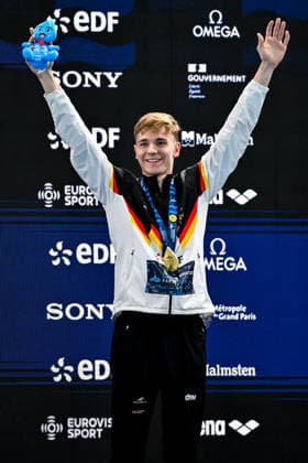 Johannes Liebmann of Germany celebrates after winning the gold medal in the swimming 1500m Freestyle Men Final with new world record during the European Aquatics Championships at the Olympic Aquatic Center in Paris (France), August 15, 2026. Andrea Masini Deepbluemedia Insidefoto
