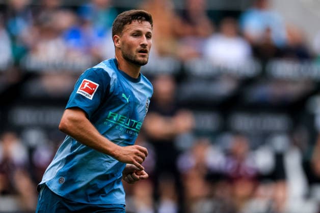 MOENCHENGLADBACH, GERMANY - AUGUST 15: Enzo Leopold of Borussia Monchengladbach looks on during the pre-season friendly match between Borussia Monchengladbach and Aston Villa at the ista-Borussia-Park on August 15, 2026 in Moenchengladbach, Germany.  Copyright: xRenexNijhuis MBxMediax