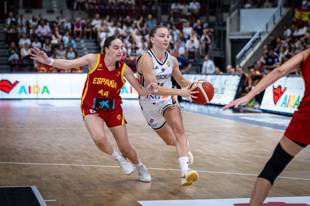 Basketball Ludwigsburg 15.08.2026 DBB Frauen Nationalmannschaft 2026 Testspiel Deutschland (GER) vs Spanien (ESP) Britta Daub (Deutschland, No.19) Iyana Martin Carrion (Spanien, No.15) *** Basketball Ludwigsburg, August 15, 2026; DBB Women s National Team 2026 Friendly Match: Germany (GER) vs. Spain (ESP); Britta Daub (Germany), No. 19; Iyana Martin Carrion (Spain), No. 15