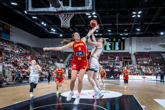 Basketball Ludwigsburg 15.08.2026 DBB Frauen Nationalmannschaft 2026 Testspiel Deutschland (GER) vs Spanien (ESP) Alina Hartmann (Deutschland, No.16) Helena Pueyo (Spanien, No.09) *** Basketball Ludwigsburg, August 15, 2026; DBB Women s National Team 2026; Friendly Match: Germany (GER) vs. Spain (ESP); Alina Hartmann (Germany, No. 16); Helena Pueyo (Spain, No. 09)
