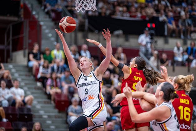 Basketball Ludwigsburg 15.08.2026 DBB Frauen Nationalmannschaft 2026 Testspiel Deutschland (GER) vs Spanien (ESP) Emma Eichmeyer (Deutschland, No.09) Helena Pueyo (Spanien, No.09) *** Basketball Ludwigsburg, August 15, 2026; DBB Women s National Team 2026; Friendly Match: Germany (GER) vs. Spain (ESP); Emma Eichmeyer (Germany, No. 09); Helena Pueyo (Spain, No. 09)