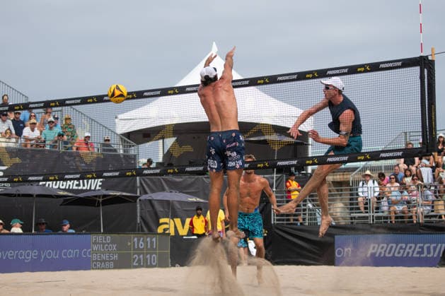August 15, 2026, Manhattan Beach, California, USA: ANDY BENESH (right) spikes a ball past TROY FIELD during their first match on day two at the Manhattan Beach Open. Manhattan Beach USA - ZUMAl183 20260815_znp_l183_018 Copyright: xJasenxLaksx