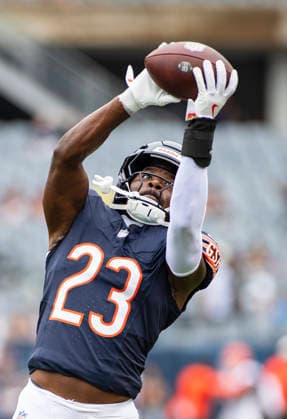August 15, 2026: Chicago Bears Roschon Johnson (23) warms up before the preseason game against the Cleveland Browns in Chicago, IL. CSM Chicago United States of America - ZUMAc04_ 20260815_zma_c04_008 Copyright: xMikexWulfx