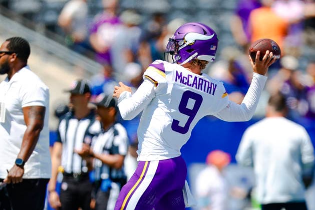 August 15, 2026: Before the game, Minnesota Vikings quarterback J.J. McCarthy (9) warms up in a NFL, American Football Herren, USA preseason game at MetLife Stadium in East Rutherford, NJ. The Minnesota Vikings defeat the New York Giants 13-10. Cal Media East Rutherford USA - ZUMAc04_ 20260815_faf_c04_233 Copyright: xShaquanxWoodyx