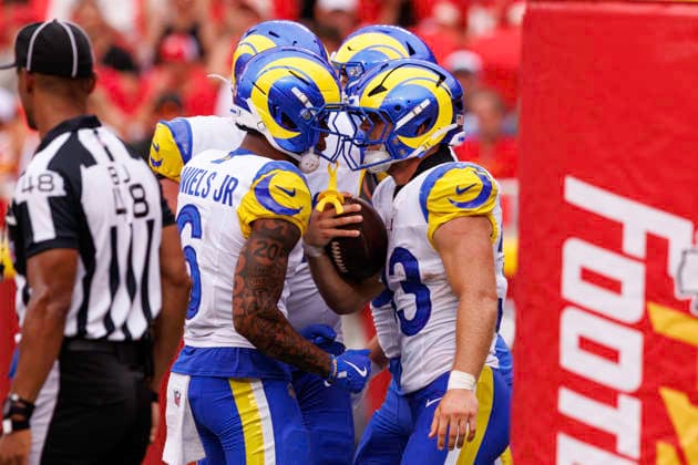 KANSAS CITY, MO - AUGUST 15: Los Angeles Rams running back Dean Connors (33) and Los Angeles Rams wide receiver CJ Daniels (6) celebrate after a touchdown during the second half against the Kansas City Chiefs on August 15th at Arrowhead Stadium in Kansas City, Missouri. (Photo by William Purnell Icon Sportswire) NFL, American Football Herren, USA AUG 15 Rams at Chiefs EDITORIAL USE ONLY Icon2026081502464