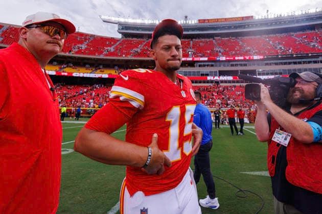 KANSAS CITY, MO - AUGUST 15: Kansas City Chiefs quarterback Patrick Mahomes (15) on the field after the game against the Los Angeles Rams on August 15th at Arrowhead Stadium in Kansas City, Missouri. (Photo by William Purnell Icon Sportswire) NFL, American Football Herren, USA AUG 15 Rams at Chiefs EDITORIAL USE ONLY Icon2026081501994