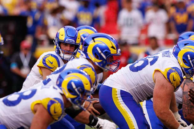 KANSAS CITY, MO - AUGUST 15: Los Angeles Rams quarterback Ty Simpson (15) behind the line during the second half against the Kansas City Chiefs on August 15th at Arrowhead Stadium in Kansas City, Missouri. (Photo by William Purnell Icon Sportswire) NFL, American Football Herren, USA AUG 15 Rams at Chiefs EDITORIAL USE ONLY Icon2026081502600