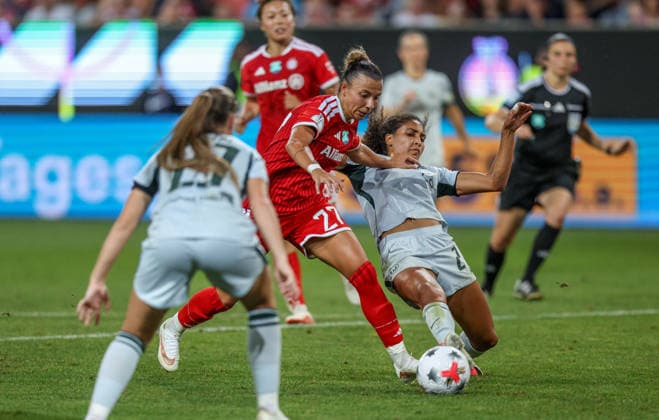 GER, Ingolstadt, Bayern München vs VfL Wolfsburg, DFB, Google Pixel Supercup der Frauen, Fussball, Spielzeit 2026 2027, Audi-Sportpark, Finale im Bild v.l.: Arianna Caruso (FC Bayern München Frauen 27), Cora Zicai (VfL Wolfsburg Frauen 28) DFB DFL REGULATIONS PROHIBIT ANY USE OF PHOTOGRAPHS AS IMAGE SEQUENCES AND OR QUASI-VIDEO, 15.08.2026 *** GER, Ingolstadt, Bayern Munich vs. VfL Wolfsburg, DFB, Google Pixel Women s Super Cup, soccer, 2026–2027 season, Audi Sportpark, Final in pictures (from left): Arianna Caruso, FC Bayern Munich Women (27), Cora Zicai, VfL Wolfsburg Women (28). DFB and DFL regulations prohibit any use of photographs as image sequences and or quasi-video. August 15, 2026 Copyright: HMBxMedia HendrikxHamelau