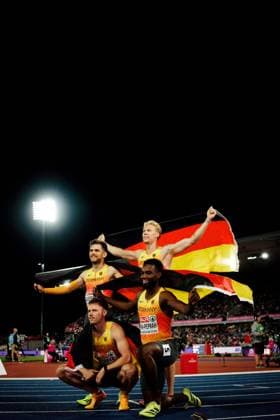 European Athletics Championships; Birmingham, 15.08.2026 Die deutschen Staffelläufer Marvin Schulte, Lucas Ansah-Peprah, Kevin Kranz und Heiko Gussmann feiern mit ihrer Nationalflagge bei den Europameisterschaften im Leichtathletik im Alexander Stadium in Birmingham am 10. August 2026. *** European Athletics Championships, Birmingham, August 15, 2026: German relay runners Marvin Schulte, Lucas Ansah Peprah, Kevin Kranz, and Heiko Gussmann celebrate with their national flag at the European Athletics Championships at Alexander Stadium in Birmingham on August 10, 2026 Copyright: xBEAUTIFULxSPORTS Flatemerschx