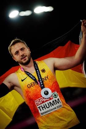 European Athletics Championships; Birmingham, 15.08.2026 Nick Thumm aus Deutschland feiert mit der Nationalflagge nach dem Gewinn einer Medaille bei den Europäischen Leichtathletik-Meisterschaften in Birmingham 2026. *** European Athletics Championships, Birmingham, August 15, 2026: Nick Thumm of Germany celebrates with the national flag after winning a medal at the 2026 European Athletics Championships in Birmingham Copyright: xBEAUTIFULxSPORTS Flatemerschx