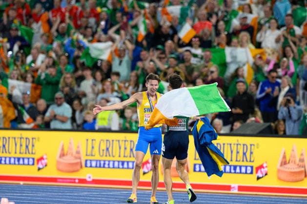BIRMINGHAM, GREAT BRITAIN - August 15: Andreas Almgren (Sweden), winner over 10000 metres and Andrew Coscoran (Ireland) in front of Fans from Ireland during the European Athletics Championships 2026 at Alexander Stadium in Birmingham, Great Britain (Photo by Sven Beyrich Sports Press Photo)  Copyright: xSvenxBeyrich SportsxPressxPhotox Sportspressphoto_SPR208046