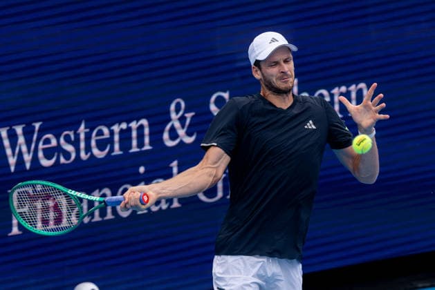 August 15, 2026, Mason, Ohio, U.S: Hubert Hurkacz (POL) hits a forehand shot during SaturdayÃ¢â‚¬â ¢s second round of the Cincinnati Open at the Lindner Family Tennis Center , Mason, Oh. Mason U.S - ZUMAs304 20260815_zaf_s304_163 Copyright: xScottxStuartx