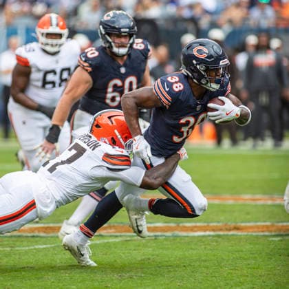 August 15, 2026: Chicago Bears Brittain Brown (38) is tackled by Cleveland Browns Justin Jefferson (17) during the preseason game in Chicago, IL. CSM Chicago United States of America - ZUMAc04_ 20260815_zma_c04_027 Copyright: xMikexWulfx