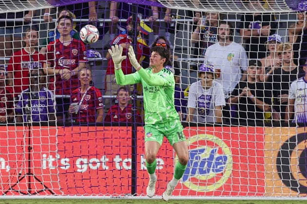 August 15, 2026, Orlando, Florida, USA: FC Cincinnati goalkeeper ROMAN CELENTANO (18) save a shot on goal during a match against Orlando City SC. Orlando City SC hosted FC Cincinnati in a MLS, Fussball Herren, USA match at Inter.Co Stadium in Orlando, FL. Orlando USA - ZUMAm299 20260815_znp_m299_025 Copyright: xTaylorxMcFeex