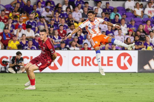 August 15, 2026, Orlando, Florida, USA: Orlando City SC defender ADRIoÂN MARoÂN (3) attempts to block a shot on goal by FC Cincinnati offense ENDER ECHENIQUE (66) during a match between Orlando City SC and FC Cincinnati. Orlando City SC hosted FC Cincinnati in a MLS, Fussball Herren, USA match at Inter.Co Stadium in Orlando, FL. Orlando USA - ZUMAm299 20260815_znp_m299_029 Copyright: xTaylorxMcFeex