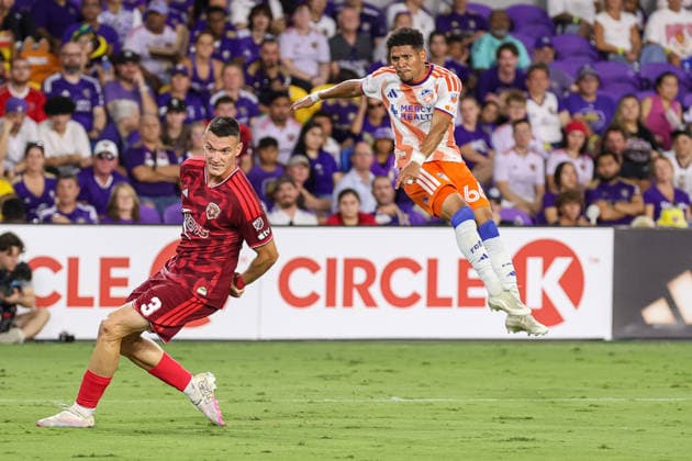 August 15, 2026, Orlando, Florida, USA: Orlando City SC defender ADRIoÂN MARoÂN (3) attempts to block a shot on goal by FC Cincinnati offense ENDER ECHENIQUE (66) during a match between Orlando City SC and FC Cincinnati. Orlando City SC hosted FC Cincinnati in a MLS, Fussball Herren, USA match at Inter.Co Stadium in Orlando, FL. Orlando USA - ZUMAm299 20260815_znp_m299_058 Copyright: xTaylorxMcFeex