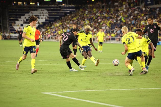 August 15, 2026: XXX during a MLS, Fussball Herren, USA regular season match between Inter Miami CF and Nashville SC at Geodis Park in Nashville, TN. CSM Nashville United States of America - ZUMAc04_ 20260815_zma_c04_092 Copyright: xStephenxFurstx