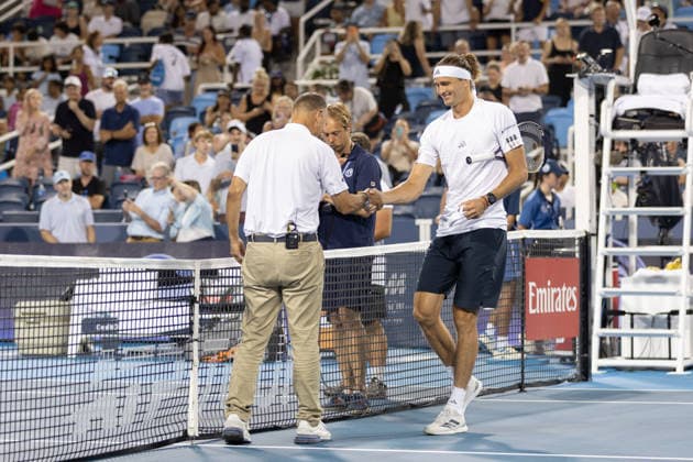 MASON, OHIO - AUGUST 15: Alexander Zverev of Germany shake hands with the chair umpire during day five of the Cincinnati Open at the Lindner Family Tennis Center on August 15, 2026 in Mason, Ohio.  Copyright: xShainaxBenhiyoun SPPx Sportspressphoto_SPR208329