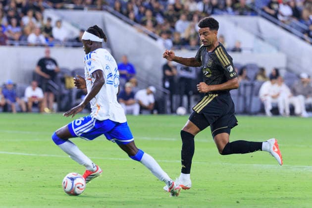 August 15, 2026, Los Angeles, California, USA: Manu Duah 26 of the San Diego FC steals the ball from Timothy Tillman 11 of the Los Angeles Football Club during their regular season MLS, Fussball Herren, USA game on Saturday August 15, 2026 at the BMO Stadium in Los Angeles, California. LAFC lose to San Diego FC, 0-1. ARIANA RUIZ PI Los Angeles USA - ZUMAp124 20260815_zaa_p124_023 Copyright: xArianaxRuizx