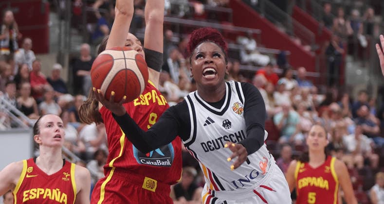 Ludwigsburg , Basketball Länderspiel Frauen , Deutschland vs. Spanien , Alexis Petersen-Smalls ( GER ) *** Ludwigsburg, Women s International Basketball Game, Germany vs. Spain, Alexis Petersen Smalls (GER)