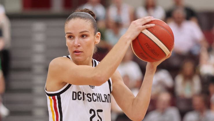 Ludwigsburg , Basketball Länderspiel Frauen , Deutschland vs. Spanien , Clara Bielefeld ( GER ) *** Ludwigsburg, Women s International Basketball Game, Germany vs. Spain, Clara Bielefeld (GER)