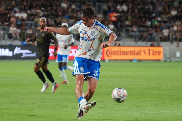 Oscar Verhoeven of San Diego controls the ball during an MLS, Fussball Herren, USA match between Los Angeles and San Diego at BMO stadium in Los Angeles, United States, 15 August 2026. MLS: Los Angeles vs San Diego !ACHTUNG: NUR REDAKTIONELLE NUTZUNG!  Copyright: xOmarxAlonsox AME9608 20260816-55021156334_1