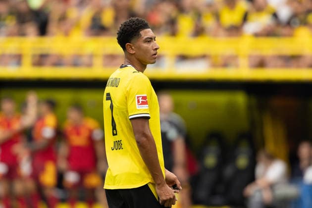 Dortmund, Germany, 15.08.26, Jobe Bellingham (Borussia Dortmund) guckt waehrend des Testspiels zwischen Borussia Dortmund - AS Rom im Signal Iduna Park in Dortmund. (Photo by Joachim Bywaletz) DFB DFL REGULATIONS PROHIBIT ANY USE OF PHOTOGRAPHS AS IMAGE SEQUENCES AND OR QUASI-VIDEO. *** Dortmund, Germany, August 15, 2026, Jobe Bellingham of Borussia Dortmund watches during the friendly match between Borussia Dortmund and AS Roma at Signal Iduna Park in Dortmund. Photo by Joachim Bywaletz. DFB and DFL regulations prohibit any use of photographs as image sequences and or quasi-video. Copyright: JoachimxBywaletz xJB-Sportfoto