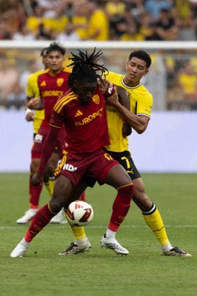 Dortmund, Germany, 15.08.26, Manu Kone (AS Rom) und Jobe Bellingham (Borussia Dortmund) im Zweikampf waehrend des Testspiels zwischen Borussia Dortmund - AS Rom im Signal Iduna Park in Dortmund. (Photo by Joachim Bywaletz) DFB DFL REGULATIONS PROHIBIT ANY USE OF PHOTOGRAPHS AS IMAGE SEQUENCES AND OR QUASI-VIDEO. *** Dortmund, Germany, August 15, 2026, Manu Kone of AS Roma and Jobe Bellingham of Borussia Dortmund in a tackle during the friendly match between Borussia Dortmund and AS Roma at Signal Iduna Park in Dortmund. Photo by Joachim Bywaletz. DFB and DFL regulations prohibit any use of photographs as image sequences and or QUASI VIDEO Copyright: JoachimxBywaletz xJB-Sportfoto