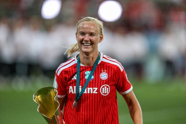GER, Ingolstadt, Bayern München vs VfL Wolfsburg, DFB, Google Pixel Supercup der Frauen, Fussball, Spielzeit 2026 2027, Audi-Sportpark, Finale im Bild: FC Bayern München feiert den Sieg, Freude und Emotionen nach dem Sieg, Pernille Harder (FC Bayern München Frauen 21) DFB DFL REGULATIONS PROHIBIT ANY USE OF PHOTOGRAPHS AS IMAGE SEQUENCES AND OR QUASI-VIDEO, 15.08.2026 *** GER, Ingolstadt, Bayern Munich vs. VfL Wolfsburg, DFB, Google Pixel Women’s Super Cup, soccer, 2026–2027 season, Audi Sportpark, Final in Pictures: FC Bayern Munich celebrates the victory, joy and emotions after the win, Pernille Harder, FC Bayern Munich Women’s U-21, DFB, DFL. REGULATIONS PROHIBIT ANY USE OF PHOTOGRAPHS AS IMAGE SEQUENCES AND OR QUASI-VIDEO. August 15, 2026 Copyright: HMBxMedia HendrikxHamelau
