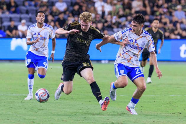 August 15, 2026, Los Angeles, California, USA: Jacob Shaffelburg 18 of the Los Angeles Football Club receives the ball as Luca Bombino 27 of the San Diego FC defends during their regular season MLS, Fussball Herren, USA game on Saturday August 15, 2026 at the BMO Stadium in Los Angeles, California. LAFC lose to San Diego FC, 0-1. ARIANA RUIZ PI Los Angeles USA - ZUMAp124 20260815_zaa_p124_045 Copyright: xArianaxRuizx