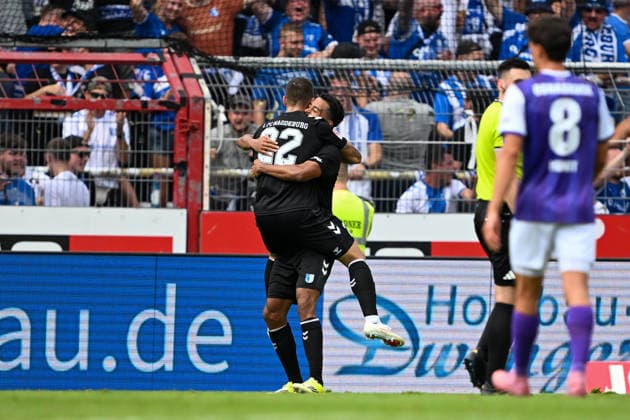 2. Bundesliga 26 27 - VfL Osnabrück - 1. FC Magdeburg am 15.08.2026 an der Bremer Brücke in Osnabrück Jubel, Torjubel, Torschuetze, Torschütze Mateusz Å»ukowski (Magdeburg) jubelt nach seinem Tor zum 0:3. *** 2. Bundesliga, Matchday 26, VfL Osnabrück vs. FC Magdeburg on August 15, 2026, at the Bremer Brücke in Osnabrück—cheers, goal celebrations, Goal scorers, goal scorer Mateusz Zukowski; Magdeburg celebrates after his goal to make it 0–3 MT