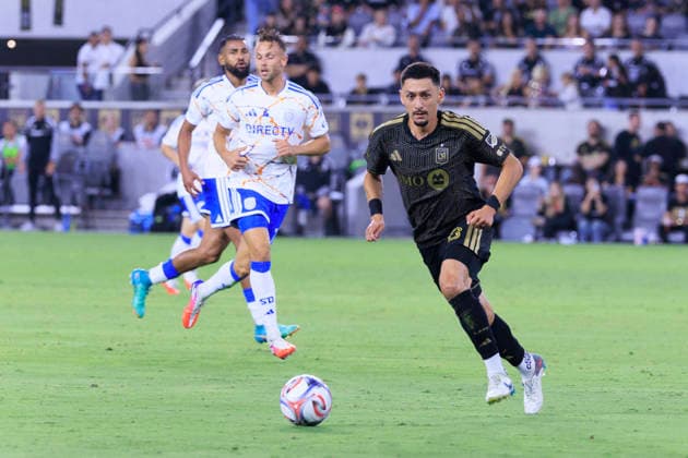 August 15, 2026, Los Angeles, California, USA: Mark Delgado 8 of the Los Angeles Football Club passes the ball as Anibal Godoy 20 and Marcus Ingvartsen 7 of the San Diego FC defend in transition during their regular season MLS, Fussball Herren, USA game on Saturday August 15, 2026 at the BMO Stadium in Los Angeles, California. LAFC lose to San Diego FC, 0-1. ARIANA RUIZ PI Los Angeles USA - ZUMAp124 20260815_zaa_p124_050 Copyright: xArianaxRuizx