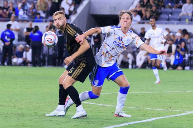 August 15, 2026, Los Angeles, California, USA: Ryan Porteous 5 of the Los Angeles Football Club and Onni Valakari 8 of the San Diego FC struggle for possession of the ball during their regular season MLS, Fussball Herren, USA game on Saturday August 15, 2026 at the BMO Stadium in Los Angeles, California. LAFC lose to San Diego FC, 0-1. ARIANA RUIZ PI Los Angeles USA - ZUMAp124 20260815_zaa_p124_051 Copyright: xArianaxRuizx