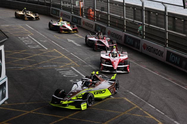 Pepe Marti (ESP) Cupra- Kiro vor Oliver Rowland (GBR) Nissan, Rennen 1, FIA Formel E Weltmeisterschaft, Saison 12, London E- Prix, 15.08.2026, Excel Exibition Centre, *** Pepe Marti (ESP) Cupra Kiro ahead of Oliver Rowland (GBR) Nissan, Race 1, FIA Formula E World Championship, Season 12, London E-Prix, August 15, 2026, Excel Exhibition Center,