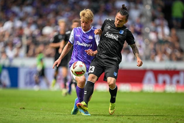 2. Bundesliga 26 27 - VfL Osnabrück - 1. FC Magdeburg am 15.08.2026 an der Bremer Brücke in Osnabrück Fridolin Wagner (Osnabrueck) im Zweikampf gegen BarÄ±s Atik (Magdeburg) *** 2. Bundesliga, Matchday 26, VfL Osnabrück 1, FC Magdeburg on August 15, 2026, at Bremer Brücke in Osnabrück; Fridolin Wagner (Osnabrück) in a tackle against Baris Atik (Magdeburg) MT