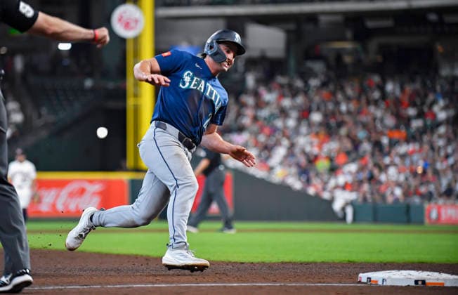 August 15, 2026: Seattle Mariners second baseman Cole Young rounds third base during the second inning of a MLB, Baseball Herren, USA game against the Houston Astros at Daikin Park in Houston, TX. Austin McAfee CSM Houston USA - ZUMAc04_ 20260815_zma_c04_131 Copyright: xAustinxMcafeex