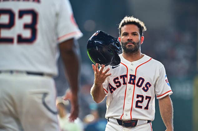 August 15, 2026: Houston Astros second baseman Jose Altuve removes his helmet at the end of a series during the first inning of a MLB, Baseball Herren, USA game against the Seattle Mariners at Daikin Park in Houston, TX. Austin McAfee CSM Houston USA - ZUMAc04_ 20260815_zma_c04_132 Copyright: xAustinxMcafeex