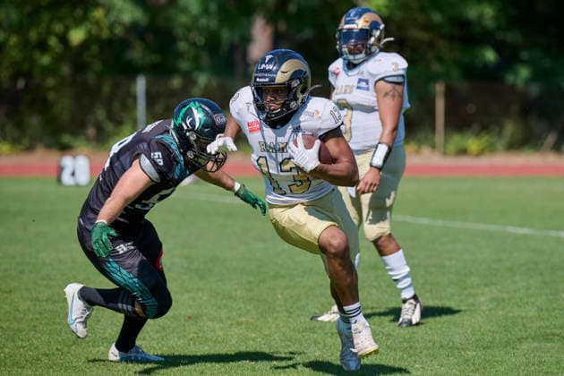 Derby der Stadt Nürnberg in der American Football Regionalliga Bayern, Nürnberg Rams vs. Nürnberg Hawks, American Football Bayern Nürnberg Rams vs. Nürnberg Hawks, American Football Bayern Nuremberg Berthold-Brecht-Sportanlage Bayern Deutschland *** Nuremberg City Derby in the Bavarian American Football Regional League: Nuremberg Rams vs. Nuremberg Hawks, American Football Bavaria: Nuremberg Rams vs. Nuremberg Hawks, American Football Bavaria, Nuremberg Berthold Brecht Sports Complex, Bavaria, Germany Copyright: x30nullvierxPhotographie,xGerhardxLehnerx