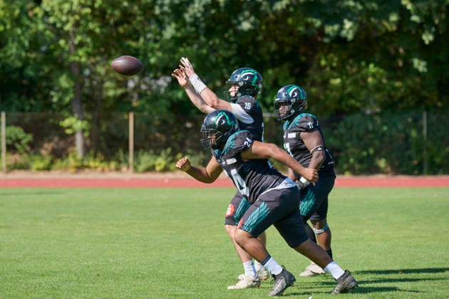 Derby der Stadt Nürnberg in der American Football Regionalliga Bayern, Nürnberg Rams vs. Nürnberg Hawks, American Football Bayern Nürnberg Rams vs. Nürnberg Hawks, American Football Bayern Nuremberg Berthold-Brecht-Sportanlage Bayern Deutschland *** Nuremberg City Derby in the Bavarian American Football Regional League: Nuremberg Rams vs. Nuremberg Hawks, American Football Bavaria: Nuremberg Rams vs. Nuremberg Hawks, American Football Bavaria, Nuremberg Berthold Brecht Sports Complex, Bavaria, Germany Copyright: x30nullvierxPhotographie,xGerhardxLehnerx