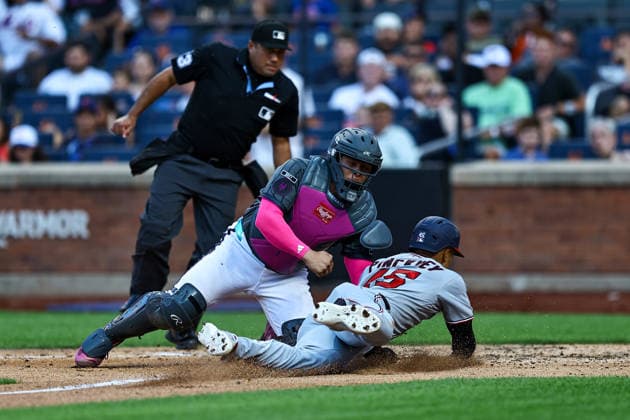 MLB, Baseball Herren, USA Nationals Vs. New York Mets Washington Nationals Andrew Pinckney 45 is tagged out by New York Mets catcher Francisco Alvarez 4 during the seventh inning of a baseball game against the New York Mets at Citi Field in Flushing, New York, on August 15, 2026. Flushing N.Y. United States  Copyright: xGordonxDonovanx originalFilename:donovan-mlbnatio260815_npWAH.jpg