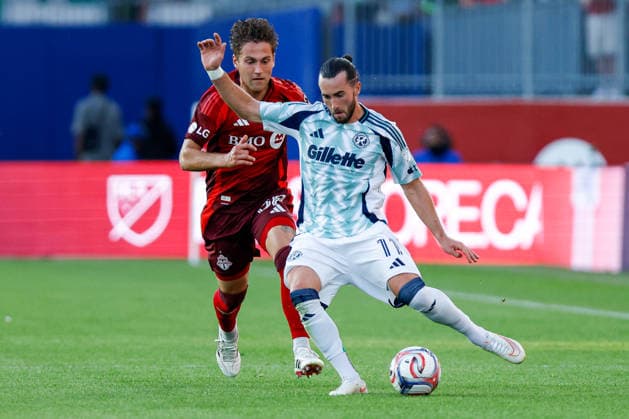 Toronto FC v New England Revolution Jack Harrison 11 of New England Revolution passes the ball during a Major League Soccer game between Toronto FC and New England Revolution at BMO Field in Toronto, Ontario, Canada, on August 15, 2026. Toronto Ontario Canada  Copyright: xIndrawanxKumalax originalFilename:kumala-majorlea260815_npMai.jpg