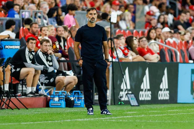 Toronto FC v New England Revolution Marko Mitrovic, head coach of the New England Revolution, watches his team play during a Major League Soccer match between Toronto FC and the New England Revolution at BMO Field in Toronto, Ontario, Canada, on August 15, 2026. Toronto Ontario Canada  Copyright: xIndrawanxKumalax originalFilename:kumala-majorlea260815_npeyb.jpg