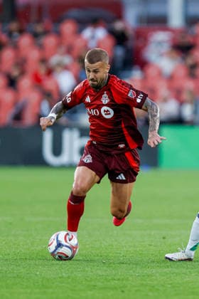 Toronto FC v New England Revolution Nicklas Dorsch 6 of Toronto FC runs with the ball during a Major League Soccer game between Toronto FC and New England Revolution at BMO Field in Toronto, Ontario, Canada, on August 15, 2026. Toronto Ontario Canada  Copyright: xIndrawanxKumalax originalFilename:kumala-majorlea260815_npSq7.jpg