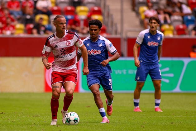 15.08.2026, GER, Fussball, Herren, 3. Liga , Saison 2026 2027, Fortuna Düsseldorf - TSG Hoffenheim II Jorrit Hendrix (F95) und Tiago Poller (TSG II) im Kampf um den Ball *** 15 08 2026, GER, Soccer, Gentlemen, 3 League , Season 2026 2027, Fortuna Dusseldorf TSG Hoffenheim II Jorrit Hendrix F95 and Tiago Bollard TSG II in Fight to the Ball Copyright: xSvenxHanischx