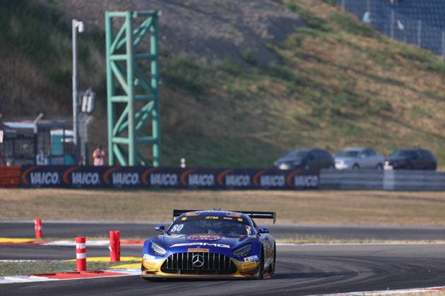 Nürburg, Deutschland 15.- 16. August 2026: DTM - 2026 - Nürburgring - Qualifying 2 Sonntag Im Bild: Maro Engel (GER 80) springt über den Curb in der Schikane und streut Funken Nürburgring Rheinland-Pfalz *** Nürburg, Germany, August 15–16, 2026; DTM 2026 Nürburgring Qualifying 2, Sunday. Pictured: Maro Engel (GER 80) jumps over the curb at the chicane, sending sparks flying. Nürburgring, Rhineland-Palatinate Copyright: xFotostandx xFWMEDIAx