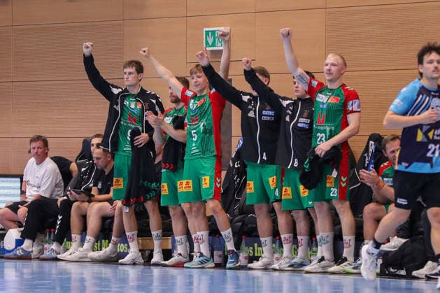 15.08.2026, xgox, Handball - Wartburg Cup SC Magdeburg - ThSV Eisenach emspor, v.l. Oskar Vind Rasmussen (Magdeburg, 9), Lukas Mertens (Magdeburg, 22), Noah Hensen, Malte Elze (Magdeburg, 4), Tim Thielicke (Magdeburg, 8), Magnus Saugstrup (Magdeburg, 23) Jubel, Torjubel, jubelt ueber das Tor, celebrate the goal, celebration Eisenach *** August 15, 2026, xgox, Handball Wartburg Cup: SC Magdeburg vs. ThSV Eisenach, from left: Oskar Vind Rasmussen (Magdeburg), 9, Lukas Mertens (Magdeburg), 22, Noah Hensen, Malte Elze (Magdeburg), 4, Tim Thielicke (Magdeburg), 8, Magnus Saugstrup (Magdeburg), 23, cheering, goal celebration, celebrating the goal, Eisenach